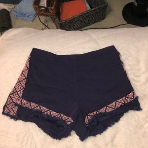 Francesca’s Loose fitting shorts🌪️